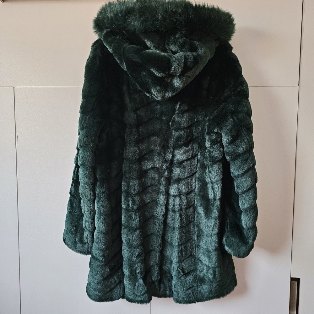 DKNY faux fur jacket winter coat women medium Chevron look like new Green - Picture 2 of 4